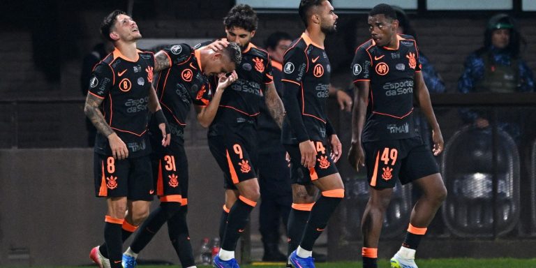 Corinthians derrota Platense na Libertadores na estreia de Diniz corinthians-derrota-platense-na-libertadores-na-estreia-de-diniz