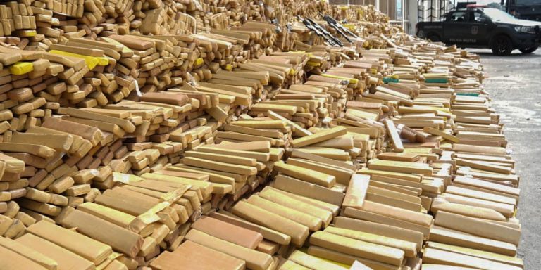 PM do Rio faz a maior apreensão de drogas da história do Brasil pm-do-rio-faz-a-maior-apreensao-de-drogas-da-historia-do-brasil