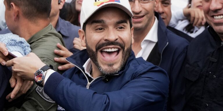 Candidato de direita La Espriella vence disputa acirrada na Colômbia candidato-de-direita-la-espriella-vence-disputa-acirrada-na-colombia