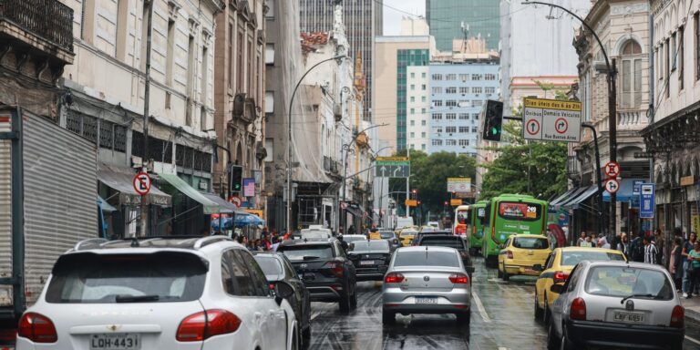 rio:-maioria-dos-carros-roubados-esta-em-areas-controladas-pelo-crime