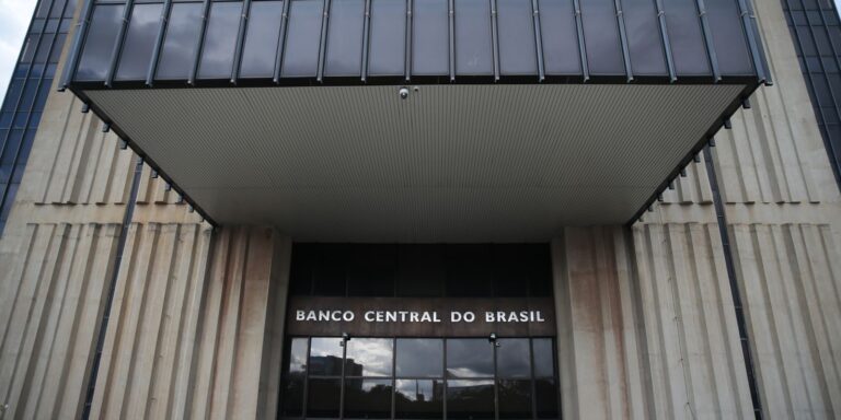 deficit-nas-contas-externas-e-r$-3,2-bilhoes-no-mes-de-maio,-diz-bc