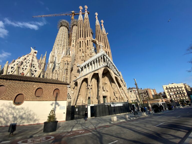 Antoni Gaudí: há 100 anos, arquiteto que projetou Sagrada Família foi confundido com sem-teto e morreu após ter ajuda negada antoni-gaudi:-ha-100-anos,-arquiteto-que-projetou-sagrada-familia-foi-confundido-com-sem-teto-e-morreu-apos-ter-ajuda-negada