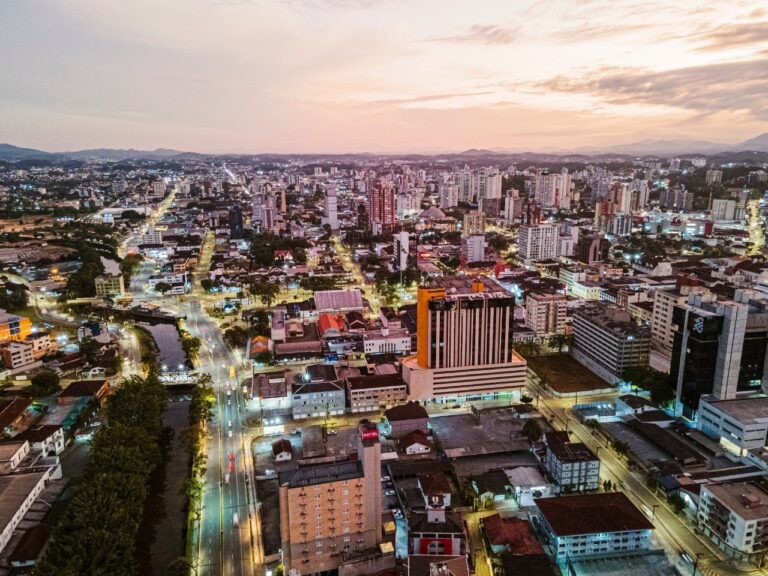 garconete-diz-ter-sido-forcada-a-expor-vida-intima-em-retiro-dentro-de-hotel-fazenda-onde-trabalhava-em-sc