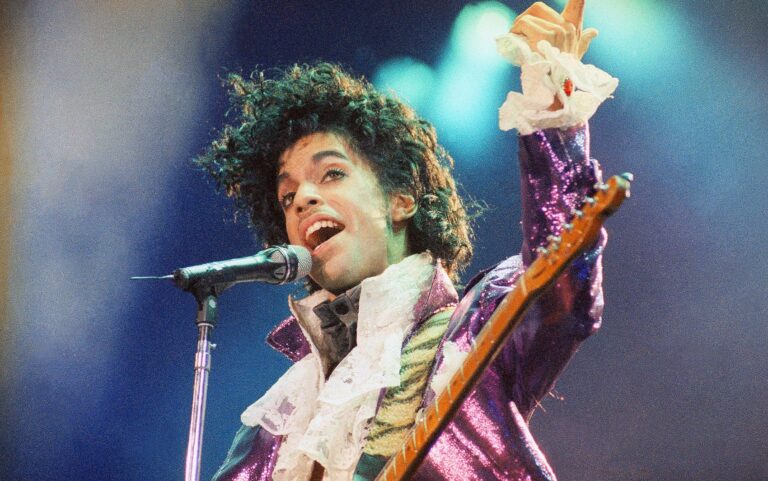 Gravadora de Prince lança álbum póstumo por seu 60º aniversário gravadora-de-prince-lanca-album-postumo-por-seu-60o-aniversario