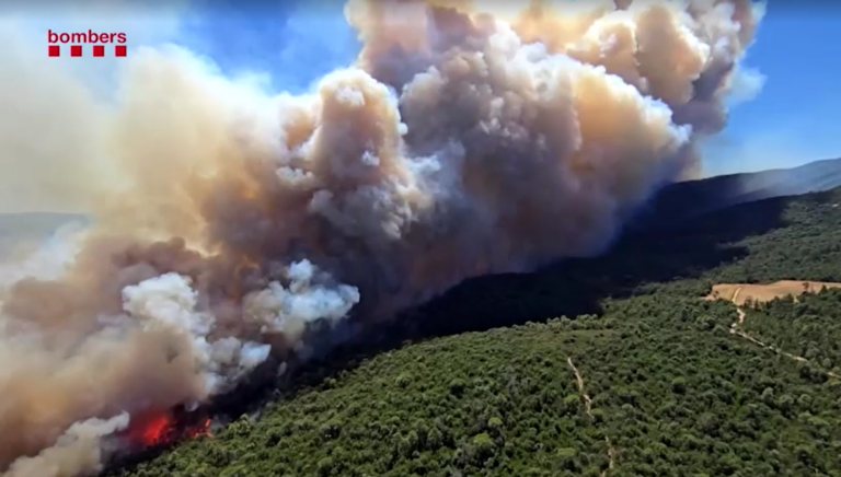 Incêndio florestal atinge Costa Brava e leva a confinamento de cidades turísticas na Espanha incendio-florestal-atinge-costa-brava-e-leva-a-confinamento-de-cidades-turisticas-na-espanha
