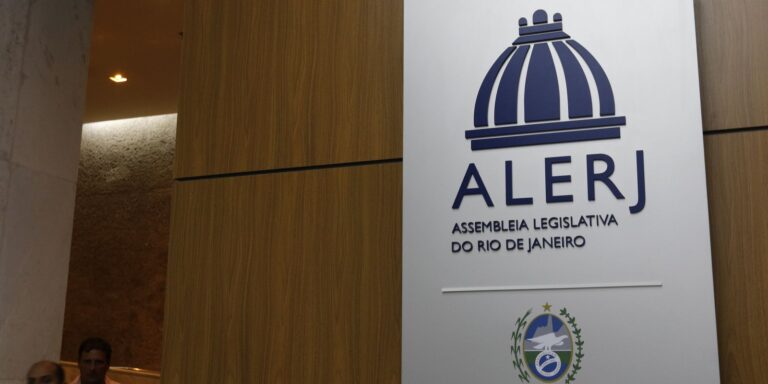 deputados-do-rj-aprovam-tornozeleira-rosa-para-agressores-de-mulheres
