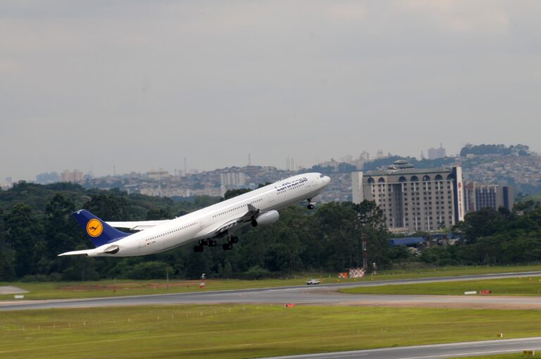 Comprar passagens de avião agora ou esperar? comprar-passagens-de-aviao-agora-ou-esperar?