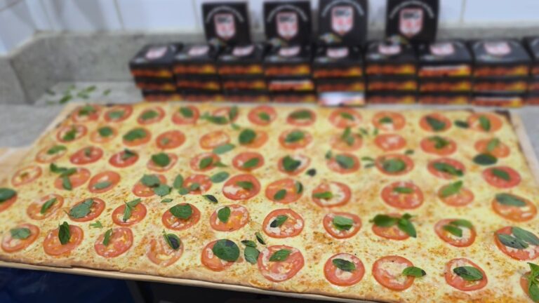 Mais de 160 metros e 11 mil fatias: como Balneário Camboriú quer bater recorde de maior pizza linear do Brasil mais-de-160-metros-e-11-mil-fatias:-como-balneario-camboriu-quer-bater-recorde-de-maior-pizza-linear-do-brasil