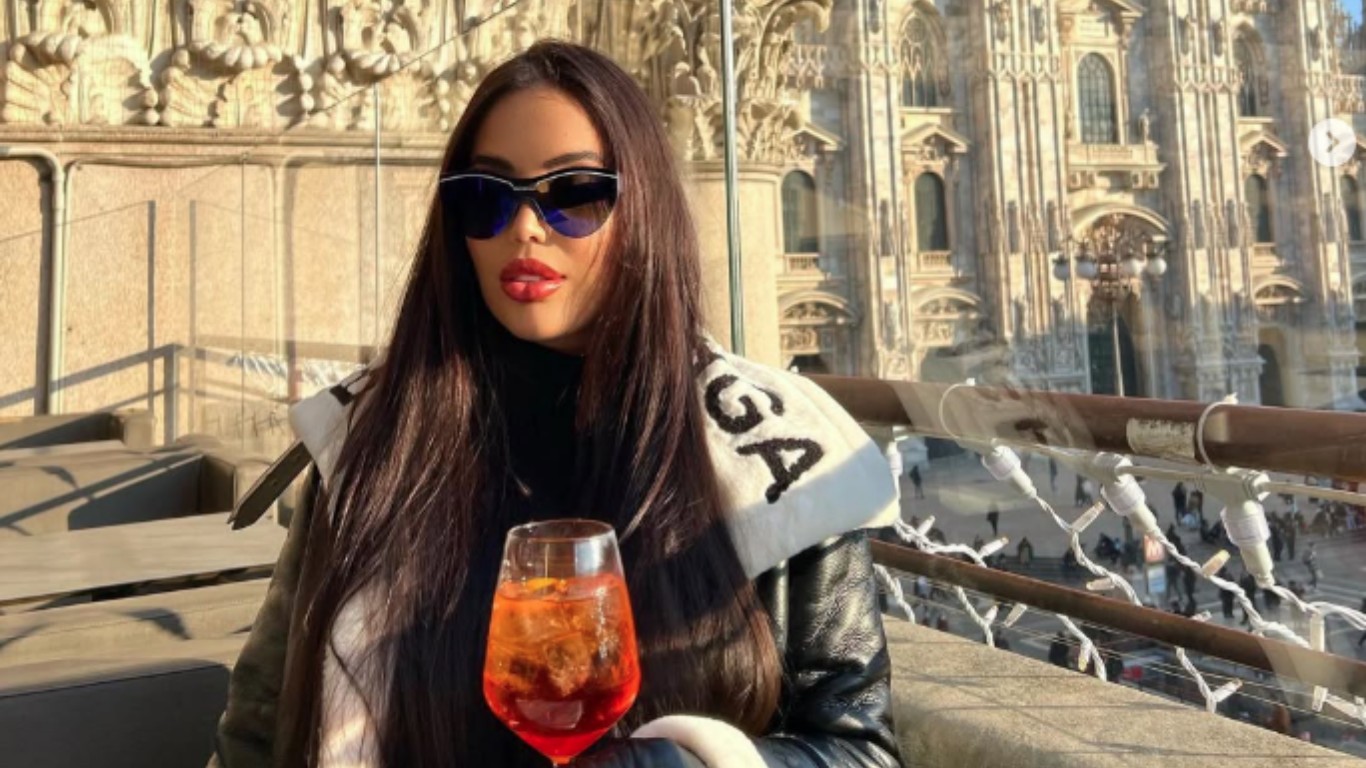 Mãe de modelo brasileira que morreu ao cair de prédio viaja a Dubai para buscar corpo de filha mae-de-modelo-brasileira-que-morreu-ao-cair-de-predio-viaja-a-dubai-para-buscar-corpo-de-filha