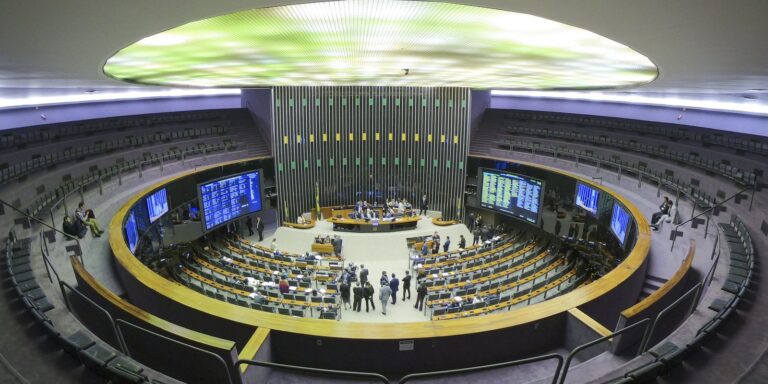 Câmara diz ao STF que não há irregularidades em indicações de emendas camara-diz-ao-stf-que-nao-ha-irregularidades-em-indicacoes-de-emendas