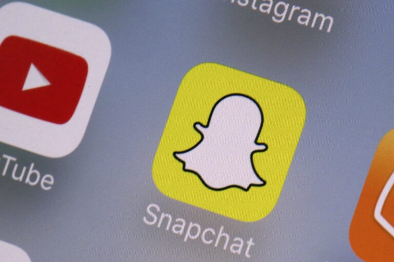 Homem é condenado nos EUA por invadir mais de 500 contas do Snapchat e roubar fotos íntimas homem-e-condenado-nos-eua-por-invadir-mais-de-500-contas-do-snapchat-e-roubar-fotos-intimas