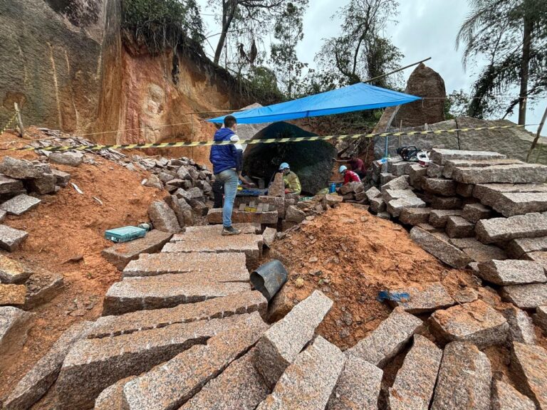 Adolescente morre atingido por pedra que caiu de encosta em pedreira de SC; polícia investiga adolescente-morre-atingido-por-pedra-que-caiu-de-encosta-em-pedreira-de-sc;-policia-investiga