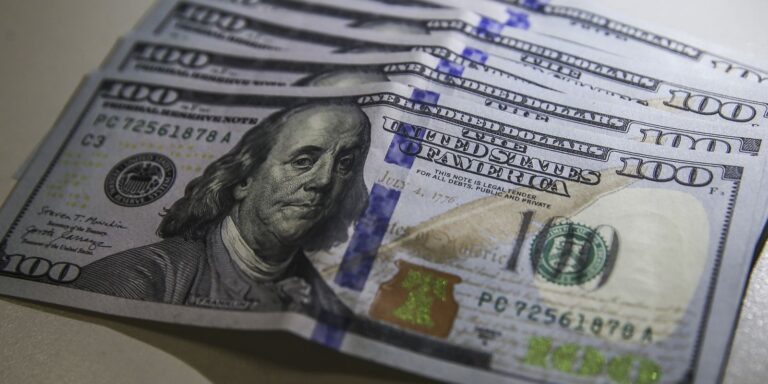 Dólar fica estável em R$ 5,08, mas cai 0,58% na semana dolar-fica-estavel-em-r$-5,08,-mas-cai-0,58%-na-semana