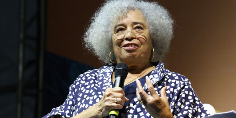 Flip: Angela Davis cita pensadores brasileiros e critica gentrificação flip:-angela-davis-cita-pensadores-brasileiros-e-critica-gentrificacao