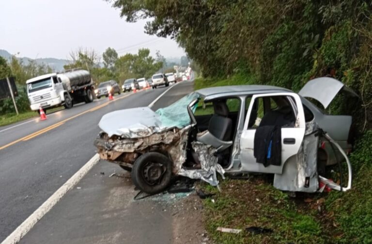 Acidente envolvendo caminhões e carros deixa feridos e interdita BR-470 em Rio do Sul acidente-envolvendo-caminhoes-e-carros-deixa-feridos-e-interdita-br-470-em-rio-do-sul