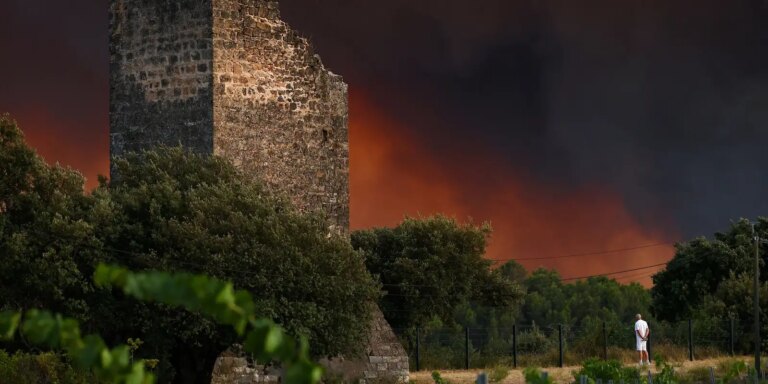 Incêndios florestais ameaçam cidade histórica francesa de Bordeaux incendios-florestais-ameacam-cidade-historica-francesa-de-bordeaux