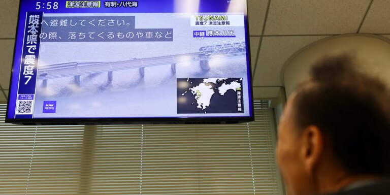 Terremoto no Japão causa falta de energia e interrompe transporte terremoto-no-japao-causa-falta-de-energia-e-interrompe-transporte