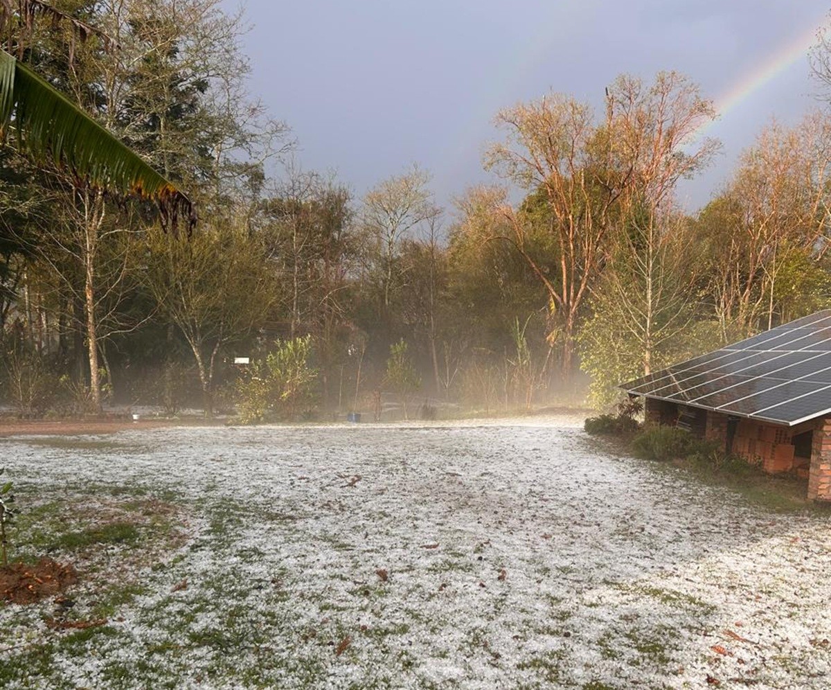 Fortes chuvas de granizo atingem SC em meio a aviso de perigo para temporais no estado; VÍDEO fortes-chuvas-de-granizo-atingem-sc-em-meio-a-aviso-de-perigo-para-temporais-no-estado;-video