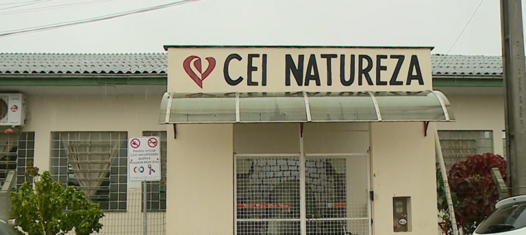 Professora é presa suspeita de agredir menino de 4 anos em creche de SC ‘para corrigi-lo’, diz polícia professora-e-presa-suspeita-de-agredir-menino-de-4-anos-em-creche-de-sc-‘para-corrigi-lo’,-diz-policia