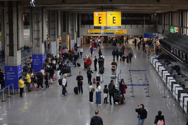 ‘Pula alfândega’: Receita lança sistema que agiliza declaração de bens e desembarque de viajantes ‘pula-alfandega’:-receita-lanca-sistema-que-agiliza-declaracao-de-bens-e-desembarque-de-viajantes