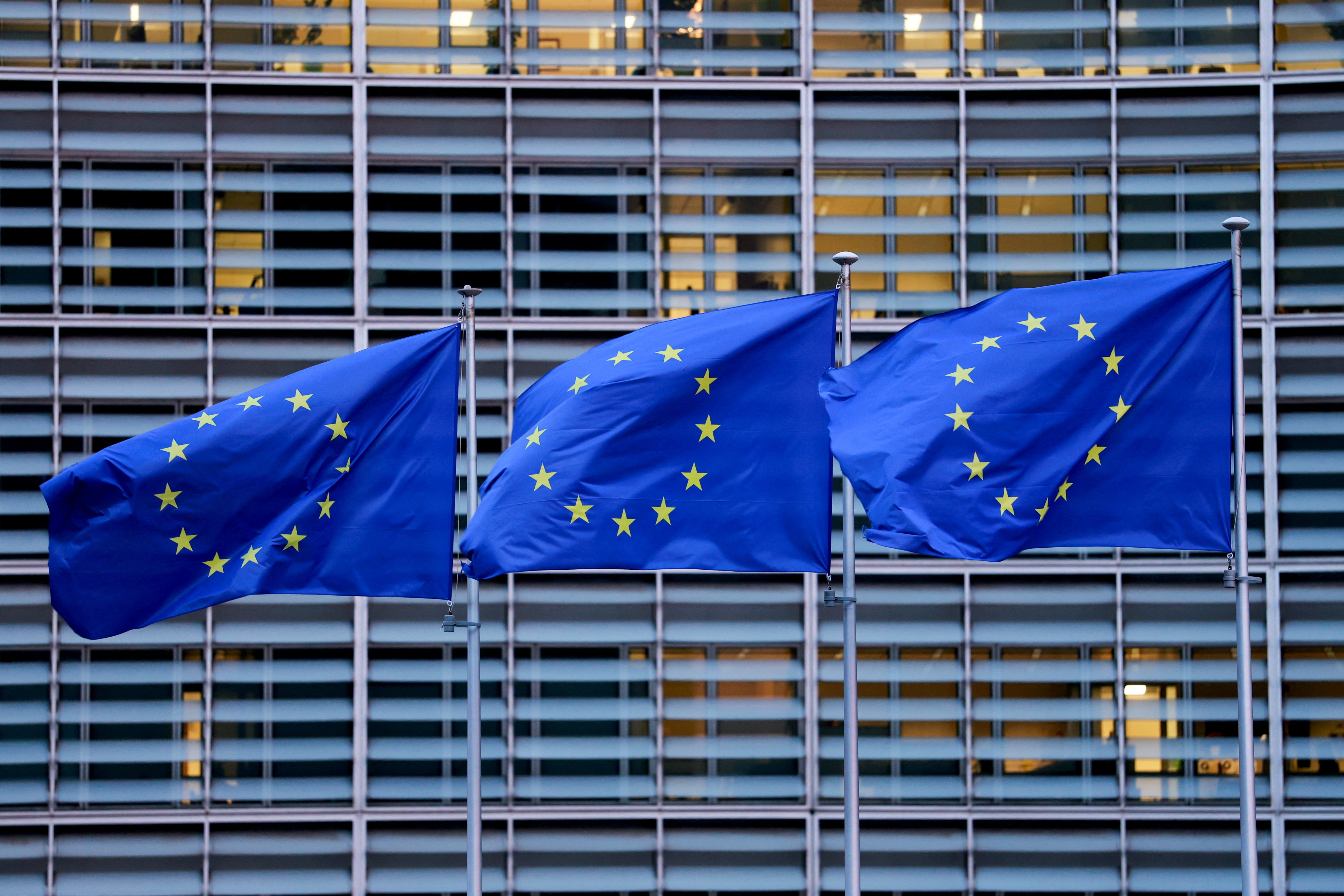 UE anuncia € 10 bilhões para financiar sete gigafábricas de IA e reduzir distância de EUA e China na tecnologia ue-anuncia-e-10-bilhoes-para-financiar-sete-gigafabricas-de-ia-e-reduzir-distancia-de-eua-e-china-na-tecnologia