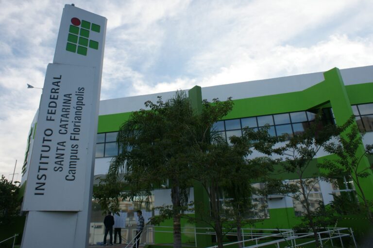 Concurso do IFSC abre 60 vagas com salários de até R$ 13,2 mil e vale-alimentação de R$ 1,1 mil concurso-do-ifsc-abre-60-vagas-com-salarios-de-ate-r$-13,2-mil-e-vale-alimentacao-de-r$-1,1-mil