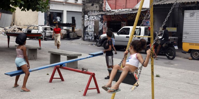 Governo do Rio cria órgãos que vão coordenar reocupação de territórios governo-do-rio-cria-orgaos-que-vao-coordenar-reocupacao-de-territorios