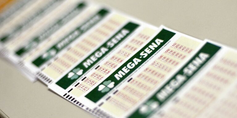 Mega Sena acumula e pode pagar R$ 100 milhões neste domingo mega-sena-acumula-e-pode-pagar-r$-100-milhoes-neste-domingo