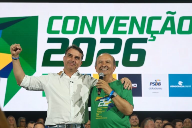 Com Flávio Bolsonaro, PL lança Jorginho Mello ao governo em SC e exibe vídeo com voz semelhante à de Jair Bolsonaro com-flavio-bolsonaro,-pl-lanca-jorginho-mello-ao-governo-em-sc-e-exibe-video-com-voz-semelhante-a-de-jair-bolsonaro