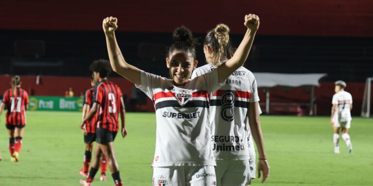 São Paulo vence Vitória e assume liderança do Brasileirão Feminino sao-paulo-vence-vitoria-e-assume-lideranca-do-brasileirao-feminino