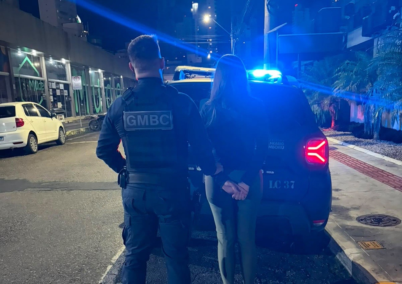 Corretora é investigada por morar em apartamento que tentava vender em Balneário Camboriú corretora-e-investigada-por-morar-em-apartamento-que-tentava-vender-em-balneario-camboriu