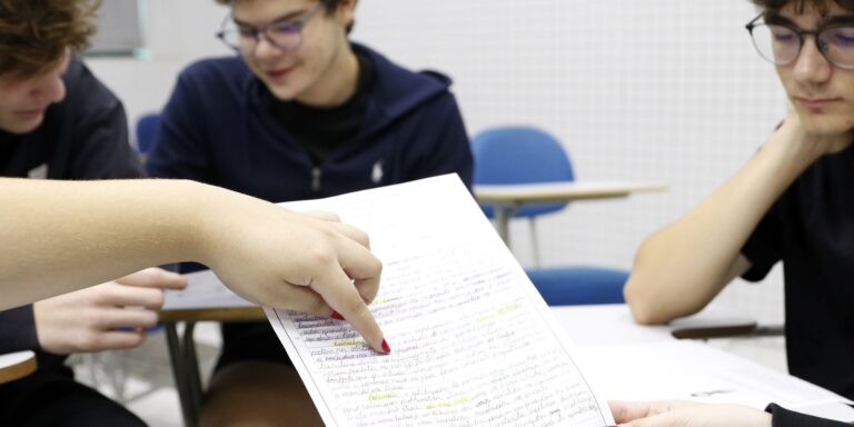 Encceja 2026: alunos já podem consultar cartilha de redação encceja-2026:-alunos-ja-podem-consultar-cartilha-de-redacao