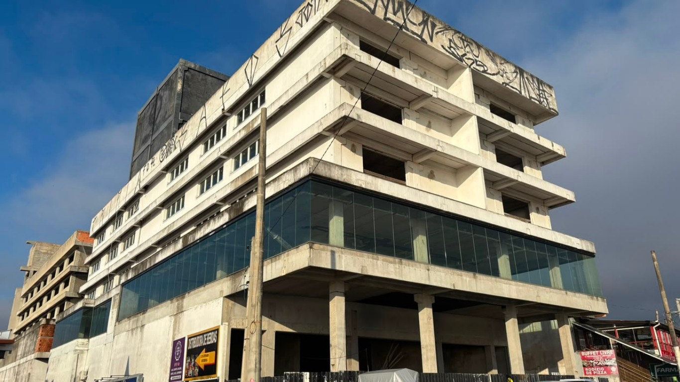 Empreendimento de luxo em praia de Florianópolis vira ‘pesadelo’, gera prejuízos e vai parar na Justiça empreendimento-de-luxo-em-praia-de-florianopolis-vira-‘pesadelo’,-gera-prejuizos-e-vai-parar-na-justica
