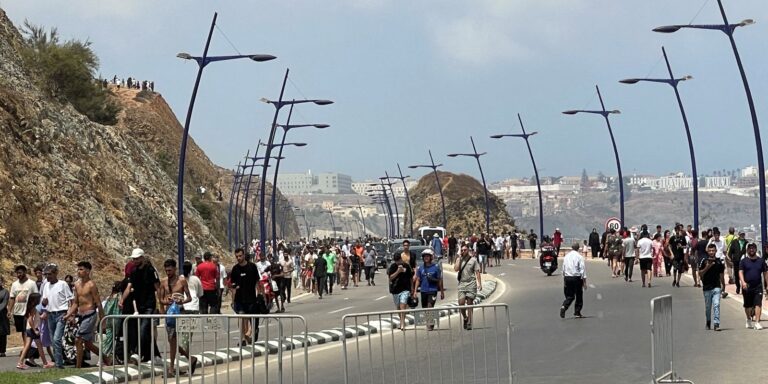 Especialistas divergem sobre anuência de Marrocos em migração a Ceuta especialistas-divergem-sobre-anuencia-de-marrocos-em-migracao-a-ceuta