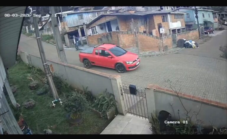 Homem é preso suspeito de sequestrar ex-mulher após ela sair para trabalhar e mantê-la em cárcere privado em SC homem-e-preso-suspeito-de-sequestrar-ex-mulher-apos-ela-sair-para-trabalhar-e-mante-la-em-carcere-privado-em-sc