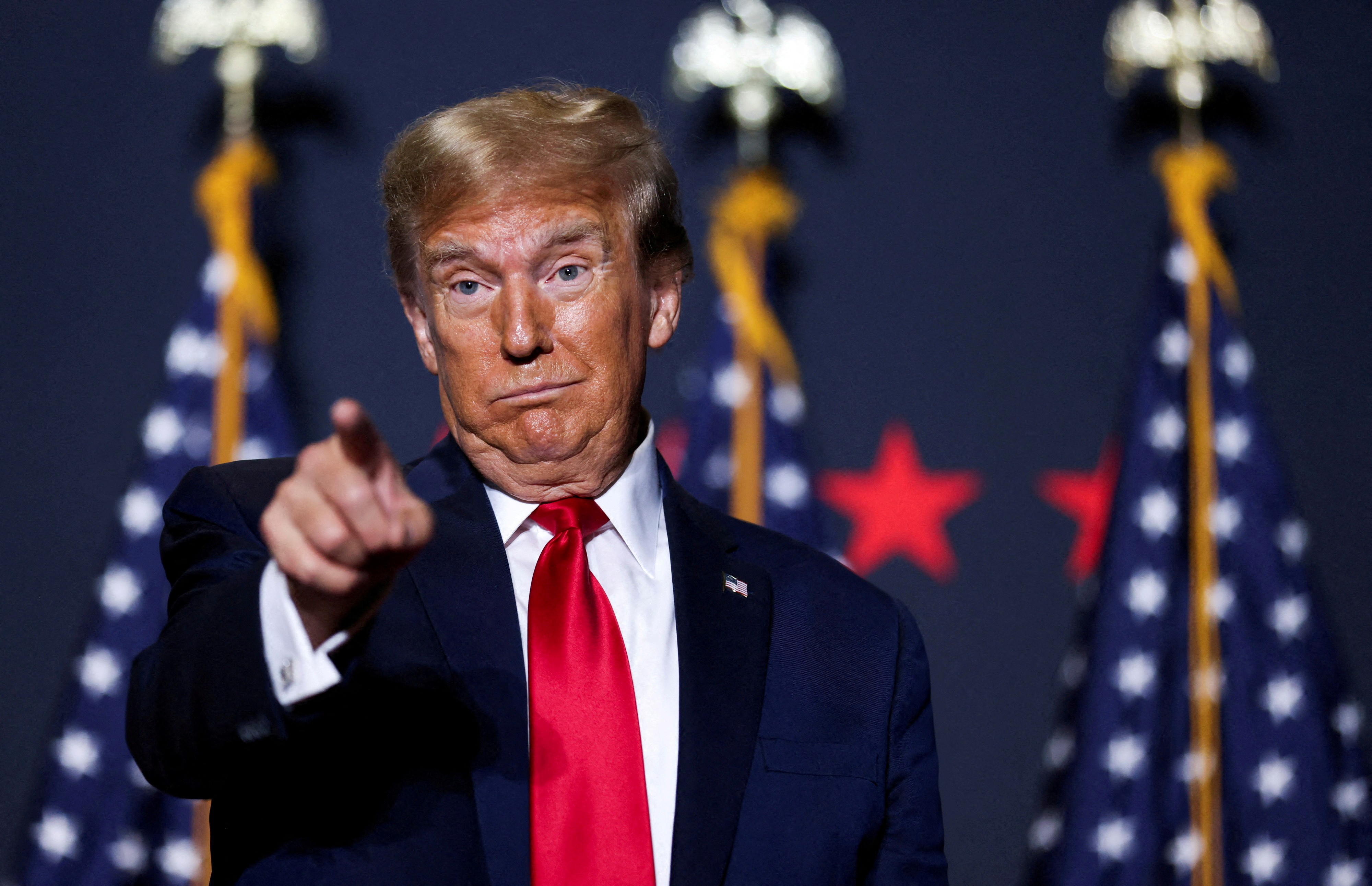 Aliados de Trump e democratas criticam resposta da Casa Branca após ataques de IA aliados-de-trump-e-democratas-criticam-resposta-da-casa-branca-apos-ataques-de-ia