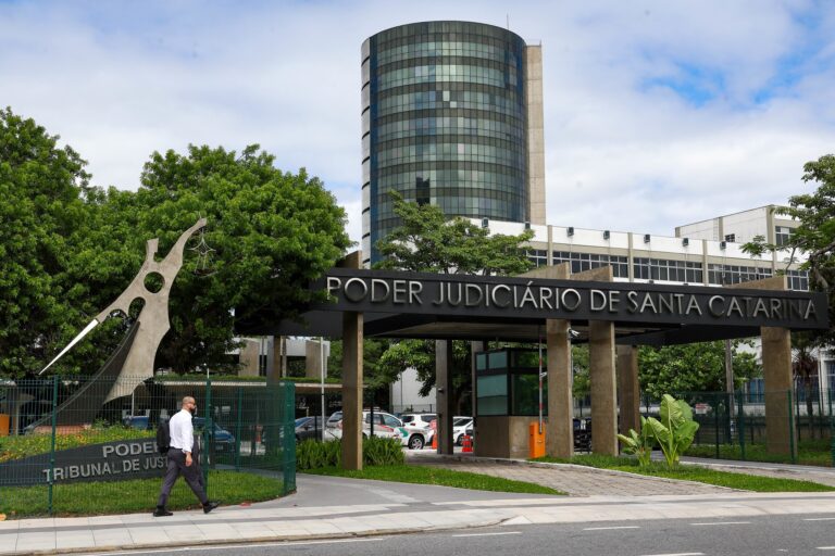 Ex-vice-prefeito de SC é condenado por mandar botar fogo em pavilhão de igreja para ‘agitar cenário político’ ex-vice-prefeito-de-sc-e-condenado-por-mandar-botar-fogo-em-pavilhao-de-igreja-para-‘agitar-cenario-politico’