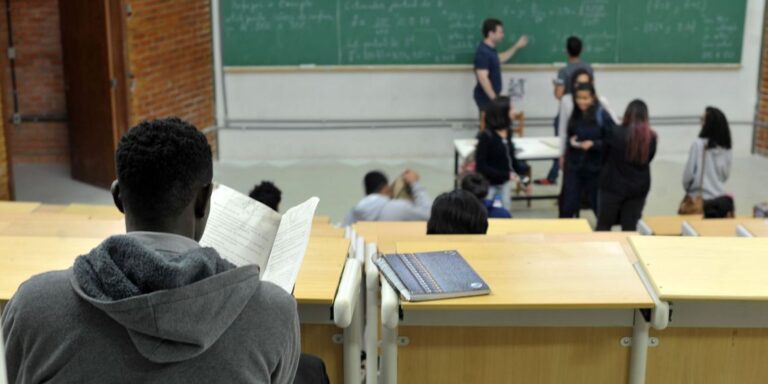 Fies começa a convocar nesta sexta estudantes em lista de espera fies-comeca-a-convocar-nesta-sexta-estudantes-em-lista-de-espera