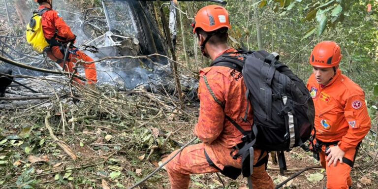 Quatro pessoas morrem em queda de helicóptero no Rio de Janeiro quatro-pessoas-morrem-em-queda-de-helicoptero-no-rio-de-janeiro