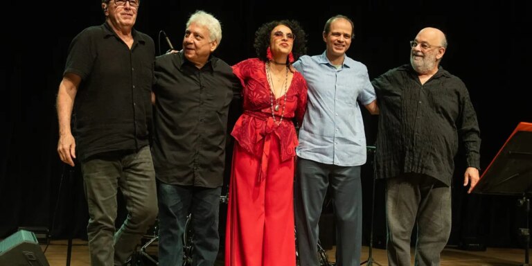 Repertório de Caetano Veloso embala show exclusivo na TV Brasil repertorio-de-caetano-veloso-embala-show-exclusivo-na-tv-brasil