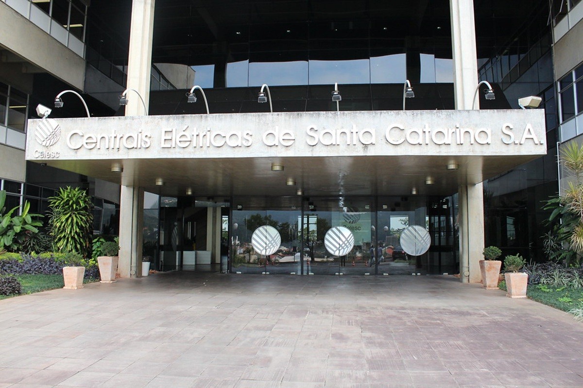 Celesc abre concurso público com salários de até R$ 6,9 mil e vale alimentação de quase R$ 2 mil celesc-abre-concurso-publico-com-salarios-de-ate-r$-6,9-mil-e-vale-alimentacao-de-quase-r$-2-mil