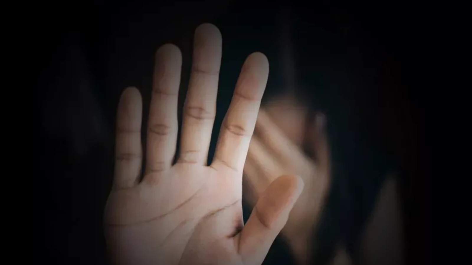 Homem é condenado a pagar R$ 75 mil por beijar criança de 11 anos à força em mercado de SC homem-e-condenado-a-pagar-r$-75-mil-por-beijar-crianca-de-11-anos-a-forca-em-mercado-de-sc
