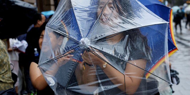 Chuva forte atinge Pequim durante passagem do tufão Dolphin chuva-forte-atinge-pequim-durante-passagem-do-tufao-dolphin