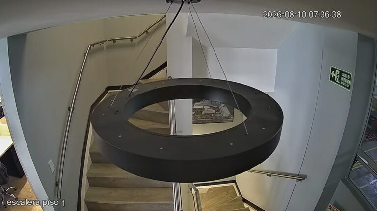 VÍDEO mostra lustre balançando em Bogotá durante terremoto; brasileiros relatam evacuação de prédios video-mostra-lustre-balancando-em-bogota-durante-terremoto;-brasileiros-relatam-evacuacao-de-predios
