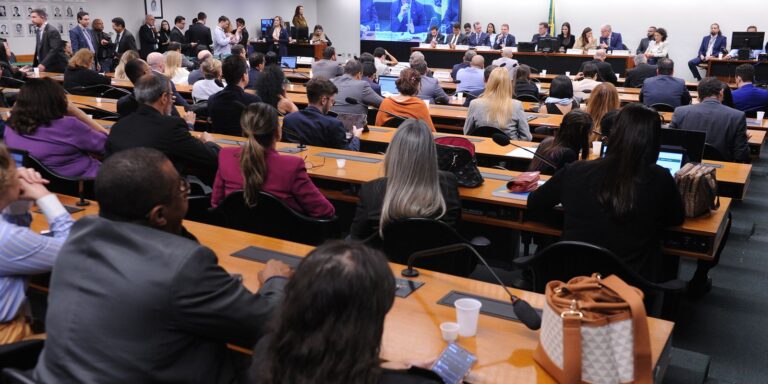 Câmara instala comissão sobre PEC da redução da maioridade penal camara-instala-comissao-sobre-pec-da-reducao-da-maioridade-penal