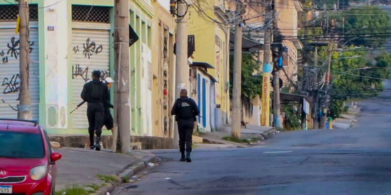 PM do RJ prende 13 em ação contra Comando Vermelho; 4 morreram pm-do-rj-prende-13-em-acao-contra-comando-vermelho;-4-morreram