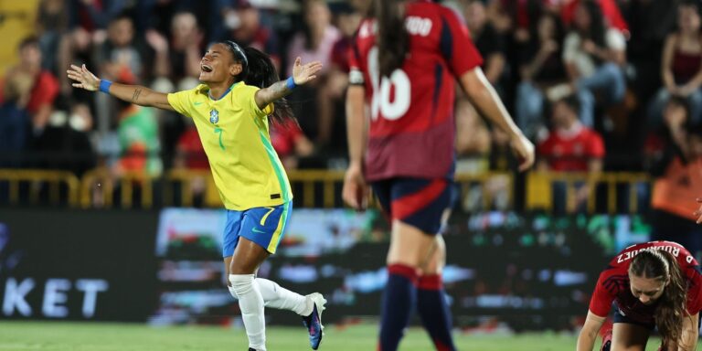 Câmara aprova lei com medidas para promover futebol feminino no país camara-aprova-lei-com-medidas-para-promover-futebol-feminino-no-pais