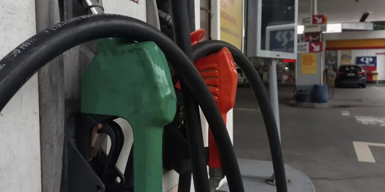 Segunda maior refinaria do país reduz preço da gasolina em 11,3% segunda-maior-refinaria-do-pais-reduz-preco-da-gasolina-em-11,3%