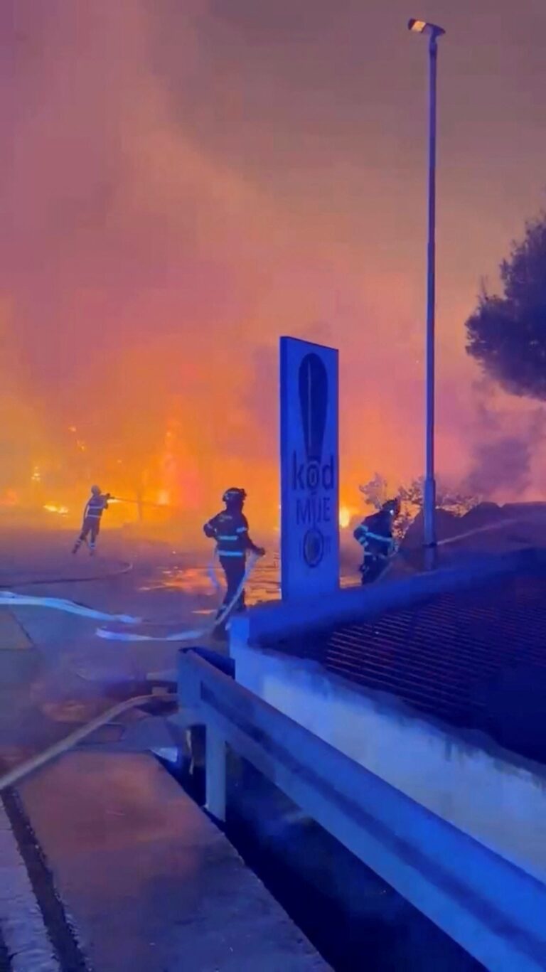 Incêndio florestal leva caos a cidade turística da Croácia e deixa um morto e 36 feridos; VÍDEO incendio-florestal-leva-caos-a-cidade-turistica-da-croacia-e-deixa-um-morto-e-36-feridos;-video