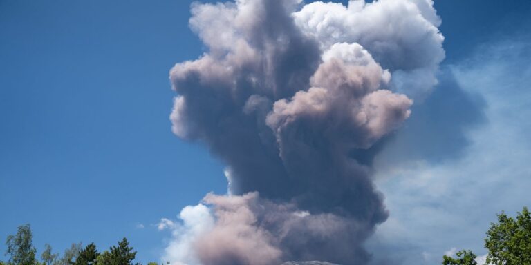 Erupção do Etna prolonga fechamento de aeroporto na Sicília erupcao-do-etna-prolonga-fechamento-de-aeroporto-na-sicilia